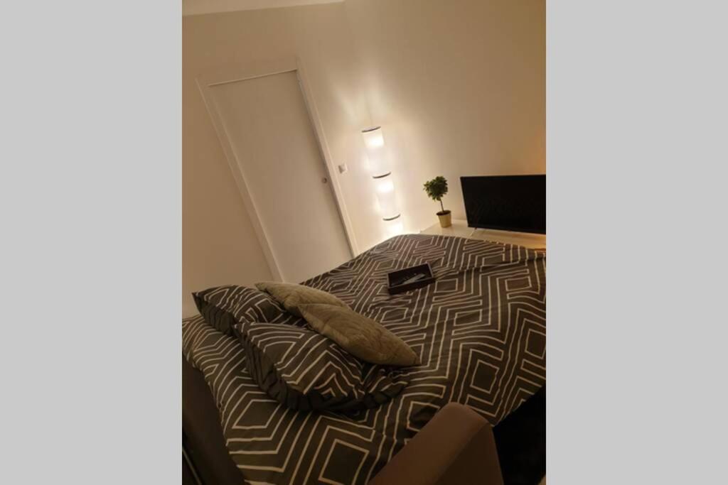 Studio proche Versailles/Paris ☆ Parking gratuit 3min à pied Le Chesnay  Extérieur photo