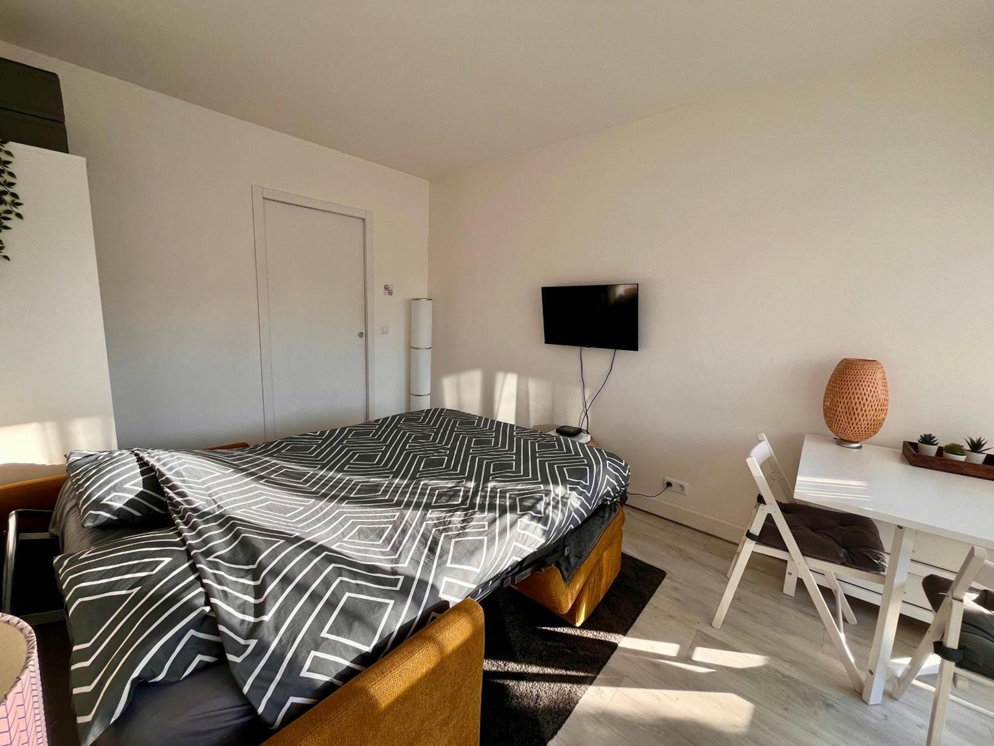 Studio proche Versailles/Paris ☆ Parking gratuit 3min à pied Le Chesnay  Extérieur photo